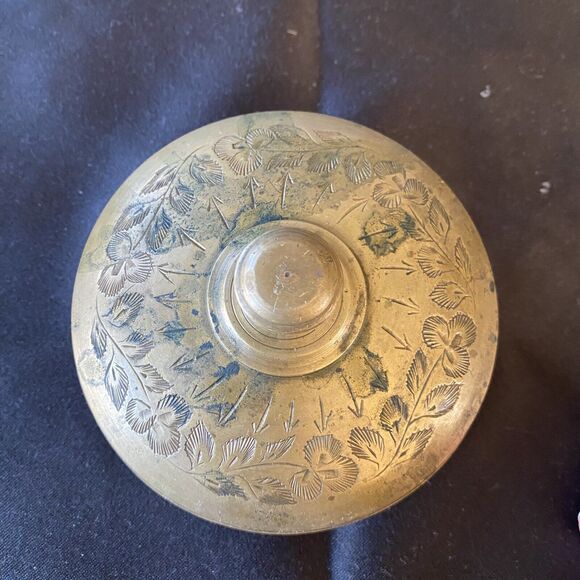 Vintage Solid Brass Etched Floral Design Lidded Bowl. Altar. Decor. India. - Picture 4 of 8